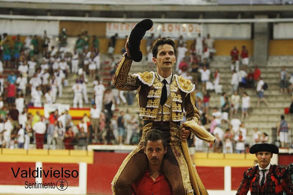 juandelalamo-ahombros-iscar.jpg